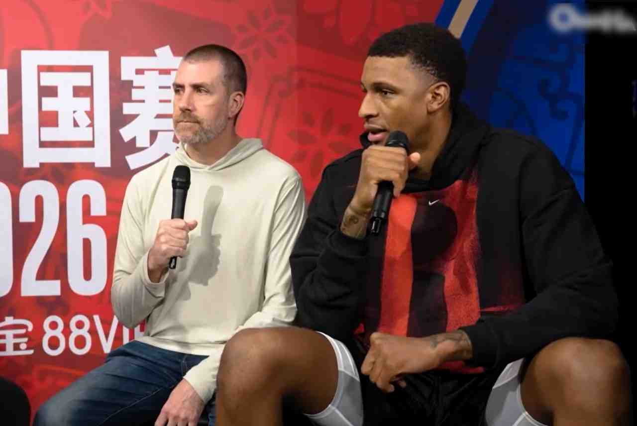 小贾：火箭纸面阵容已经够强 想取得成功必须放下个人私心